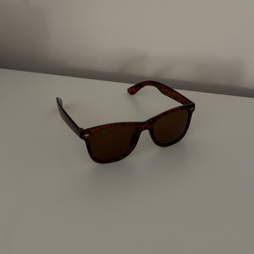 Stylish Tortoiseshell Sunglasses